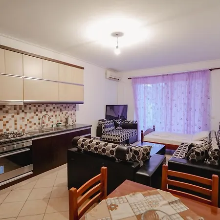 Edlira Apartamento *